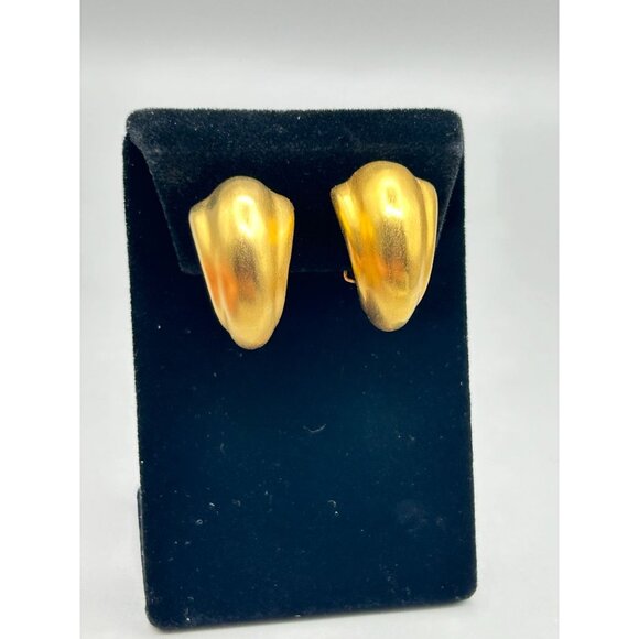 Signed GJD Ginnie Johansen Design Clip On Hoops Earrings Matte Gold Tone - Picture 3 of 10